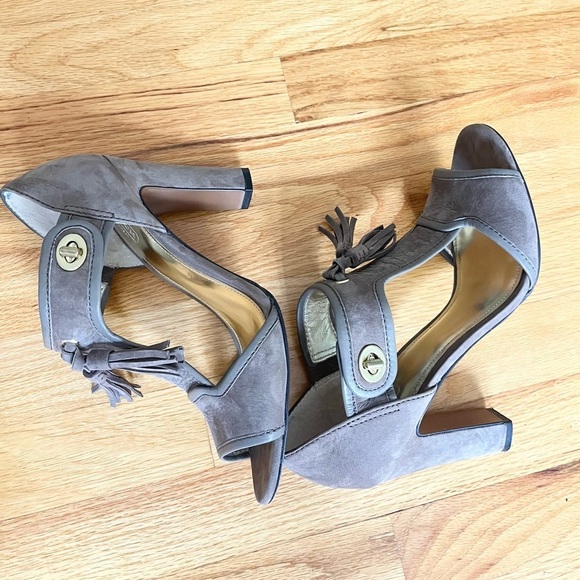 Coach Tristen Elephant Nubuck Leather Sandals
Heels w/ Turnlock & Tassel 9.5 - Picture 8 of 11